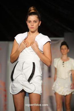 EL UNIVERSO MIRONIANO. DISEÑADOR: MARIAN DE LAS HERAS . PASARELA DE MODA JÓVENES DISEÑADORES 2009 - VIGOFERIA