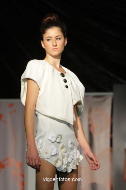 EL UNIVERSO MIRONIANO. DISEÑADOR: MARIAN DE LAS HERAS . PASARELA DE MODA JÓVENES DISEÑADORES 2009 - VIGOFERIA