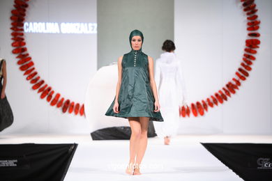 CAROLINA GONZÁLEZ GARCÍA. PASSARELA DE MODA TESOIRA 2006 NOVOS CRIADORES