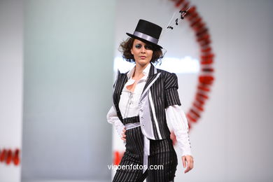M JESUS SOTELIÑO GARRIDO. PASARELA DE MODA TESOIRA 2006 NUEVOS CREADORES