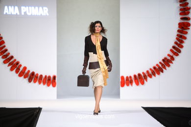 ANA MARÍA PUMAR SUÁREZ. PASARELA DE MODA TESOIRA 2006 NUEVOS CREADORES