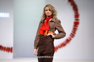 ANA MARÍA PUMAR SUÁREZ. PASARELA DE MODA TESOIRA 2006 NUEVOS CREADORES