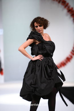 SARAY FERNÁNDEZ MARQUES. PASARELA DE MODA TESOIRA 2006 NUEVOS CREADORES