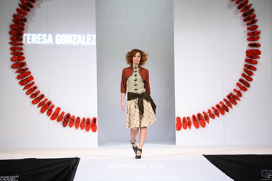 MARÍA TERESA IGLESIAS GONZÁLEZ. PASARELA DE MODA TESOIRA 2006 NUEVOS CREADORES