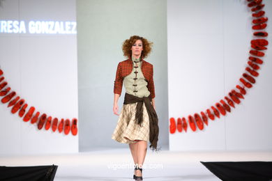 MARÍA TERESA IGLESIAS GONZÁLEZ. PASARELA DE MODA TESOIRA 2006 NUEVOS CREADORES