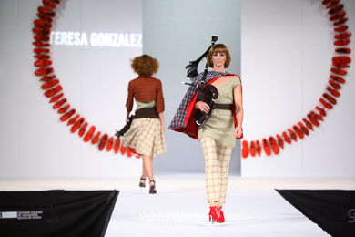 MARÍA TERESA IGLESIAS GONZÁLEZ. PASARELA DE MODA TESOIRA 2006 NUEVOS CREADORES