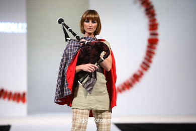 MARÍA TERESA IGLESIAS GONZÁLEZ. PASSARELA DE MODA TESOIRA 2006 NOVOS CRIADORES