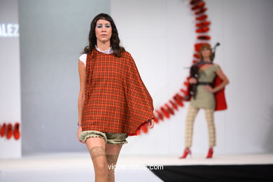 MARÍA TERESA IGLESIAS GONZÁLEZ. PASSARELA DE MODA TESOIRA 2006 NOVOS CRIADORES