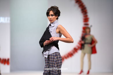 MARÍA TERESA IGLESIAS GONZÁLEZ. YOUNG FASHION DESIGNERS AWARS - TESOIRA 2006