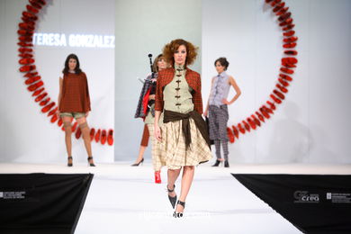 MARÍA TERESA IGLESIAS GONZÁLEZ. PASSARELA DE MODA TESOIRA 2006 NOVOS CRIADORES