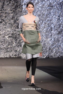 FASHION DESIGNER: ANA FLORA RODRÍGUEZ BORDAS. RUNWAY FASHION OF YOUNG FASHION DESIGNER TESOIRA 2007