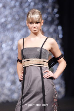 FASHION DESIGNER: ANA FLORA RODRÍGUEZ BORDAS. RUNWAY FASHION OF YOUNG FASHION DESIGNER TESOIRA 2007