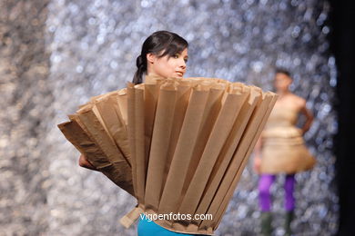 DISEÑADORA: MARÍA ROSA MARTÍNEZ ISLA. PASARELA DE MODA TESOIRA 2006 NUEVOS CREADORES