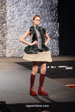 FASHION DESIGNER: LIDIA POZA PIÑEIRO. RUNWAY FASHION OF YOUNG FASHION DESIGNER TESOIRA 2007