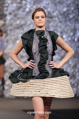 DISEÑADORA: LIDIA POZA PIÑEIRO. PASARELA DE MODA TESOIRA 2006 NUEVOS CREADORES