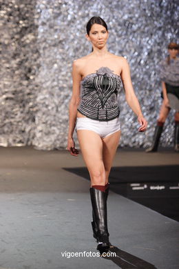 FASHION DESIGNER: LIDIA POZA PIÑEIRO. RUNWAY FASHION OF YOUNG FASHION DESIGNER TESOIRA 2007