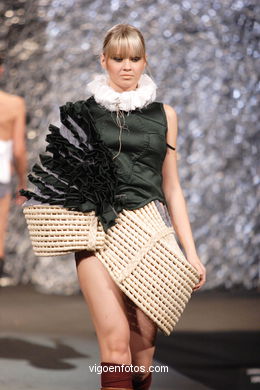 FASHION DESIGNER: LIDIA POZA PIÑEIRO. RUNWAY FASHION OF YOUNG FASHION DESIGNER TESOIRA 2007