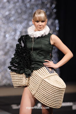 FASHION DESIGNER: LIDIA POZA PIÑEIRO. RUNWAY FASHION OF YOUNG FASHION DESIGNER TESOIRA 2007