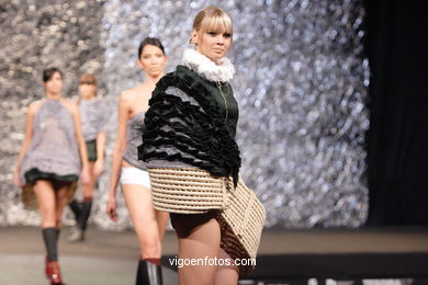 FASHION DESIGNER: LIDIA POZA PIÑEIRO. RUNWAY FASHION OF YOUNG FASHION DESIGNER TESOIRA 2007