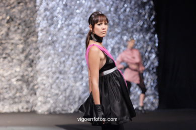 FASHION DESIGNER: MAURO MENDUIÑA SOTO. RUNWAY FASHION OF YOUNG FASHION DESIGNER TESOIRA 2007