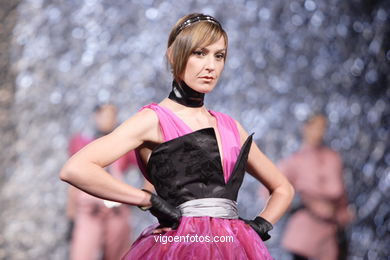 FASHION DESIGNER: MAURO MENDUIÑA SOTO. RUNWAY FASHION OF YOUNG FASHION DESIGNER TESOIRA 2007