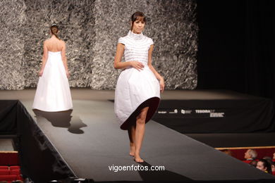 DISEÑADORA: CAROLINA GONZÁLEZ GARCÍA. PASARELA DE MODA TESOIRA 2006 NUEVOS CREADORES