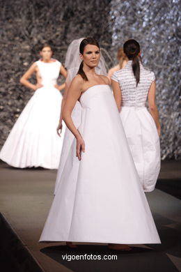 DISEÑADORA: CAROLINA GONZÁLEZ GARCÍA. PASARELA DE MODA TESOIRA 2006 NUEVOS CREADORES