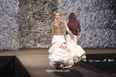 DISEÑADORA: LUCÍA CASANOVA YÁÑEZ. PASARELA DE MODA TESOIRA 2006 NUEVOS CREADORES