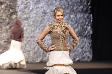 DISEÑADORA: LUCÍA CASANOVA YÁÑEZ. PASARELA DE MODA TESOIRA 2006 NUEVOS CREADORES