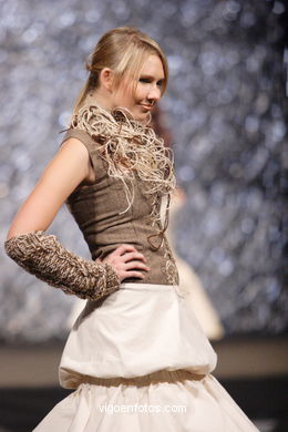 FASHION DESIGNER: LUCÍA CASANOVA YÁÑEZ. RUNWAY FASHION OF YOUNG FASHION DESIGNER TESOIRA 2007