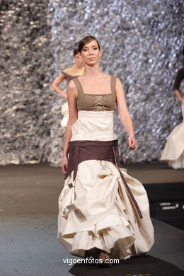 DISEÑADORA: LUCÍA CASANOVA YÁÑEZ. PASARELA DE MODA TESOIRA 2006 NUEVOS CREADORES