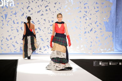 GLAMOUR NA RÚA. FASHION DESIGNER: NEREA MOLDES MONTES. RUNWAY FASHION OF YOUNG FASHION DESIGNER 2009