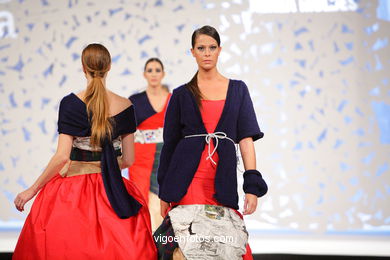 GLAMOUR NA RÚA. FASHION DESIGNER: NEREA MOLDES MONTES. RUNWAY FASHION OF YOUNG FASHION DESIGNER 2009