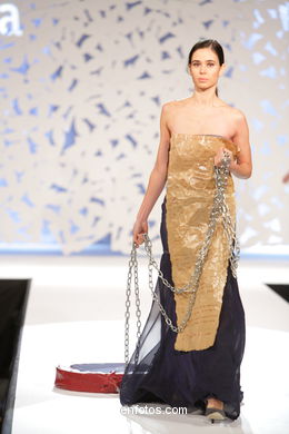 LA PERSISTENCIA DE LA MEMORIA. FASHION DESIGNER: BEATRIZ ÁLVAREZ VIEIRA. RUNWAY FASHION OF YOUNG FASHION DESIGNER 2009