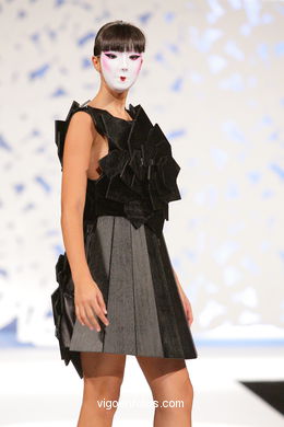 NIPONA. FASHION DESIGNER: MARÍA ROSA MARTÍNEZ ISLA. RUNWAY FASHION OF YOUNG FASHION DESIGNER 2009