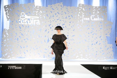 PASARELA CIBELES 2009. DISEÑADOR: JOSÉ CASTRO. PASARELA TESOIRA 2009 DE MODA NUEVOS CREADORES 