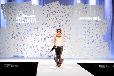 SIN PRESIÓN. DISEÑADOR: CATARINA LÓPEZ CARBALLEIRA. PASARELA TESOIRA 2009 DE MODA NUEVOS CREADORES 2009