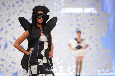 SIN PRESIÓN. DISEÑADOR: CATARINA LÓPEZ CARBALLEIRA. PASARELA TESOIRA 2009 DE MODA NUEVOS CREADORES 2009