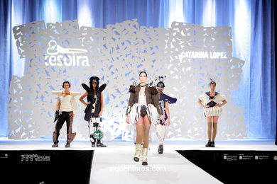 SIN PRESIÓN. DISEÑADOR: CATARINA LÓPEZ CARBALLEIRA. PASARELA TESOIRA 2009 DE MODA NUEVOS CREADORES 2009