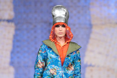 APOLLO 11. FASHION DESIGNER: ALBA BERMÚDEZ RIVERA. RUNWAY FASHION OF YOUNG FASHION DESIGNER 2010