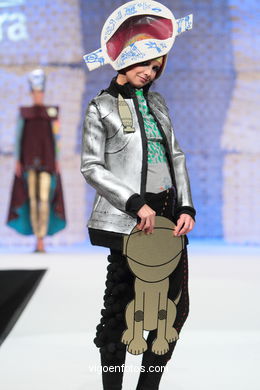 APOLLO 11. FASHION DESIGNER: ALBA BERMÚDEZ RIVERA. RUNWAY FASHION OF YOUNG FASHION DESIGNER 2010