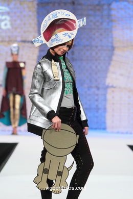 APOLLO 11. FASHION DESIGNER: ALBA BERMÚDEZ RIVERA. RUNWAY FASHION OF YOUNG FASHION DESIGNER 2010