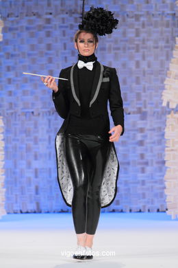 EL ÁNGEL AZUL. FASHION DESIGNER: MARÍA FENTE GONZÁLEZ. RUNWAY FASHION OF YOUNG FASHION DESIGNER 2010