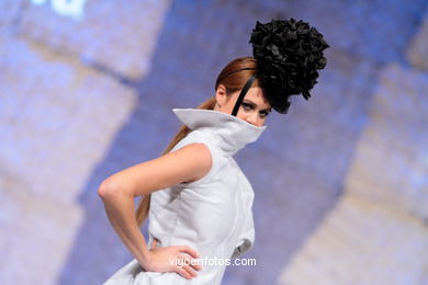 EL ÁNGEL AZUL. FASHION DESIGNER: MARÍA FENTE GONZÁLEZ. RUNWAY FASHION OF YOUNG FASHION DESIGNER 2010