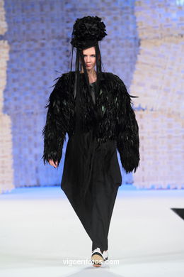 EL ÁNGEL AZUL. FASHION DESIGNER: MARÍA FENTE GONZÁLEZ. RUNWAY FASHION OF YOUNG FASHION DESIGNER 2010