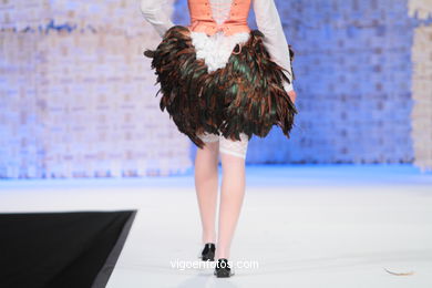 EL ÁNGEL AZUL. FASHION DESIGNER: MARÍA FENTE GONZÁLEZ. RUNWAY FASHION OF YOUNG FASHION DESIGNER 2010