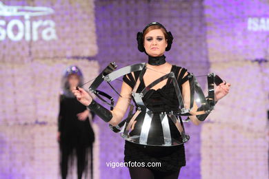 FUTURE-LOOKING BACK. FASHION DESIGNER: ISABEL PIÑAR FRAGA. RUNWAY FASHION OF YOUNG FASHION DESIGNER 2010