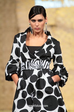 PASARELA GAUDÍ. FASHION DESIGNER: PATRICIA AVENDAÑO. RUNWAY FASHION OF YOUNG FASHION DESIGNER 2010