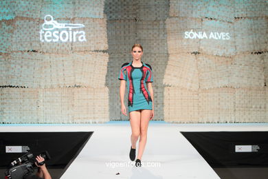 PEEP SHOW. CURSO DE DESIGN DE MODA - CITEX. FASHION DESIGNER: SONIA ALVES. RUNWAY FASHION OF YOUNG FASHION DESIGNER 2010