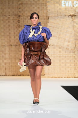 PAXAROS NA CABEZA. FASHION DESIGNER: EVA SOTO CONDE. RUNWAY FASHION OF YOUNG FASHION DESIGNER 2010